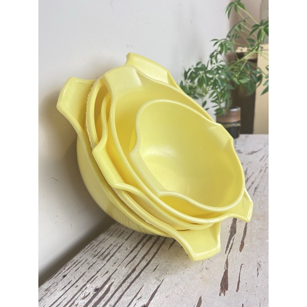 Vintage Bright Yellow Plastic Nesting Mixing Bowls / Unbranded Set Of 5 / Retro